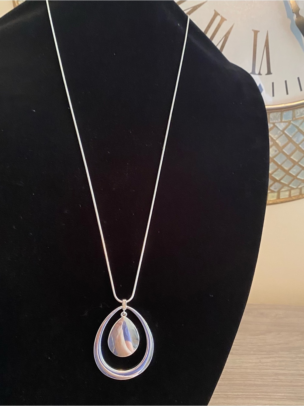 Silver Teardrop Double-Hoop Pendant Necklace - Elegant Silver Finish
